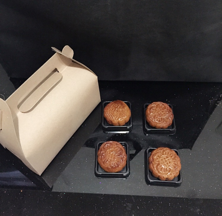 广式月饼——蛋黄莲蓉月饼