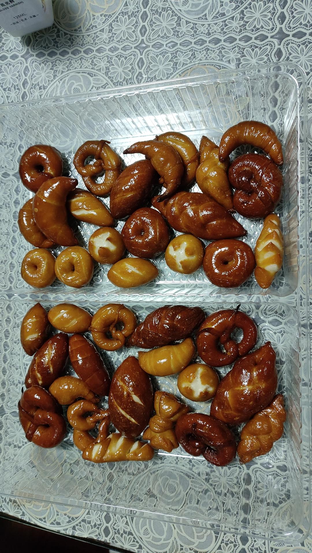 自制迷你碱水面包挂件🥨