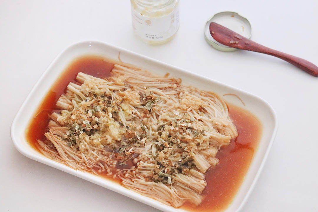 香菇蒸鸡腿肉+蒜蓉粉丝娃娃菜【9月北鼎蒸炖锅食谱】