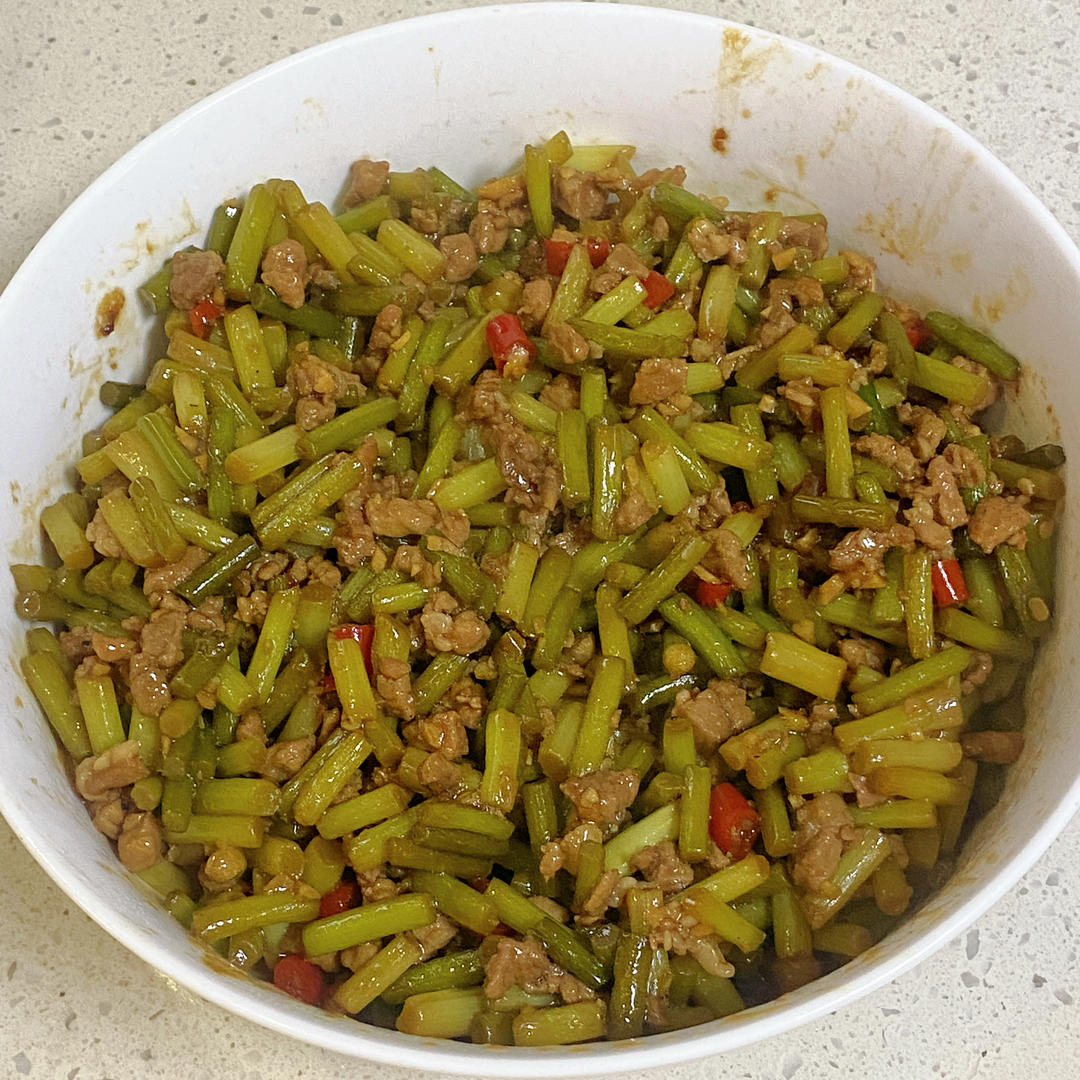 蒜苔炒肉末，三碗米饭都不够吃