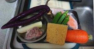 今日便当-酸甜萝卜腌三文鱼&味增猪肉茄子&秋葵拌油豆腐的做法 步骤1