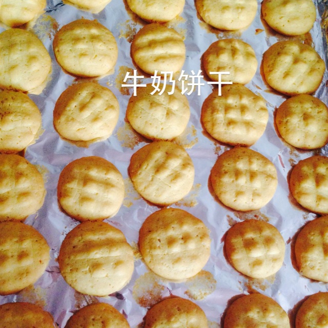 牛奶饼干