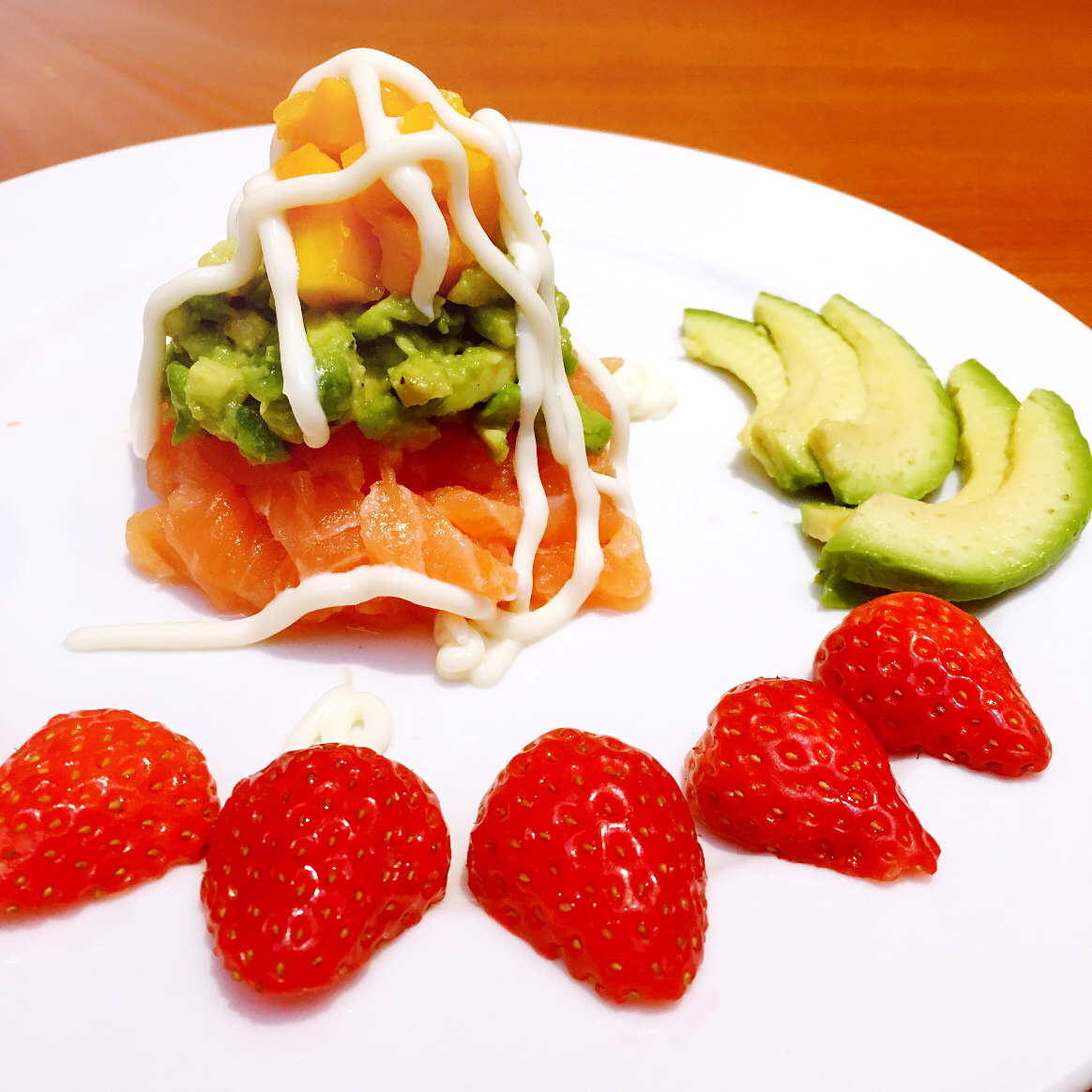 和风三文鱼牛油果沙拉