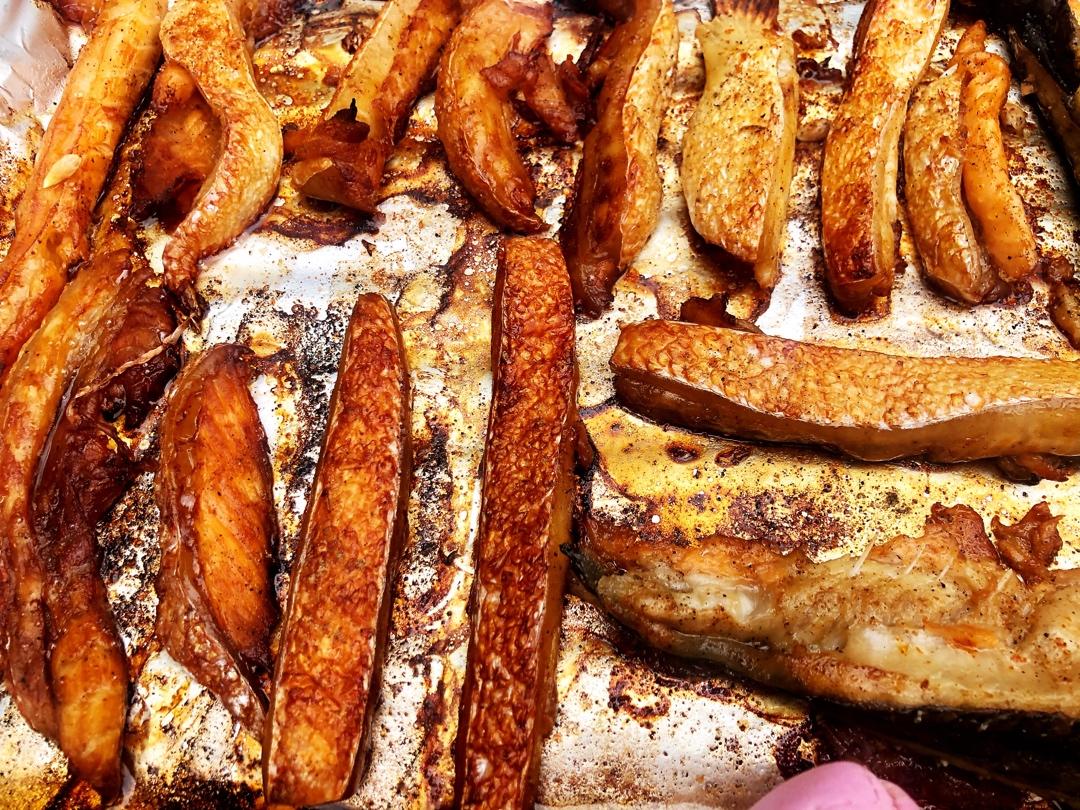 【聪明吃肥肉，大口吃，不怕胖】----盐葱黑椒烤三文鱼腩边