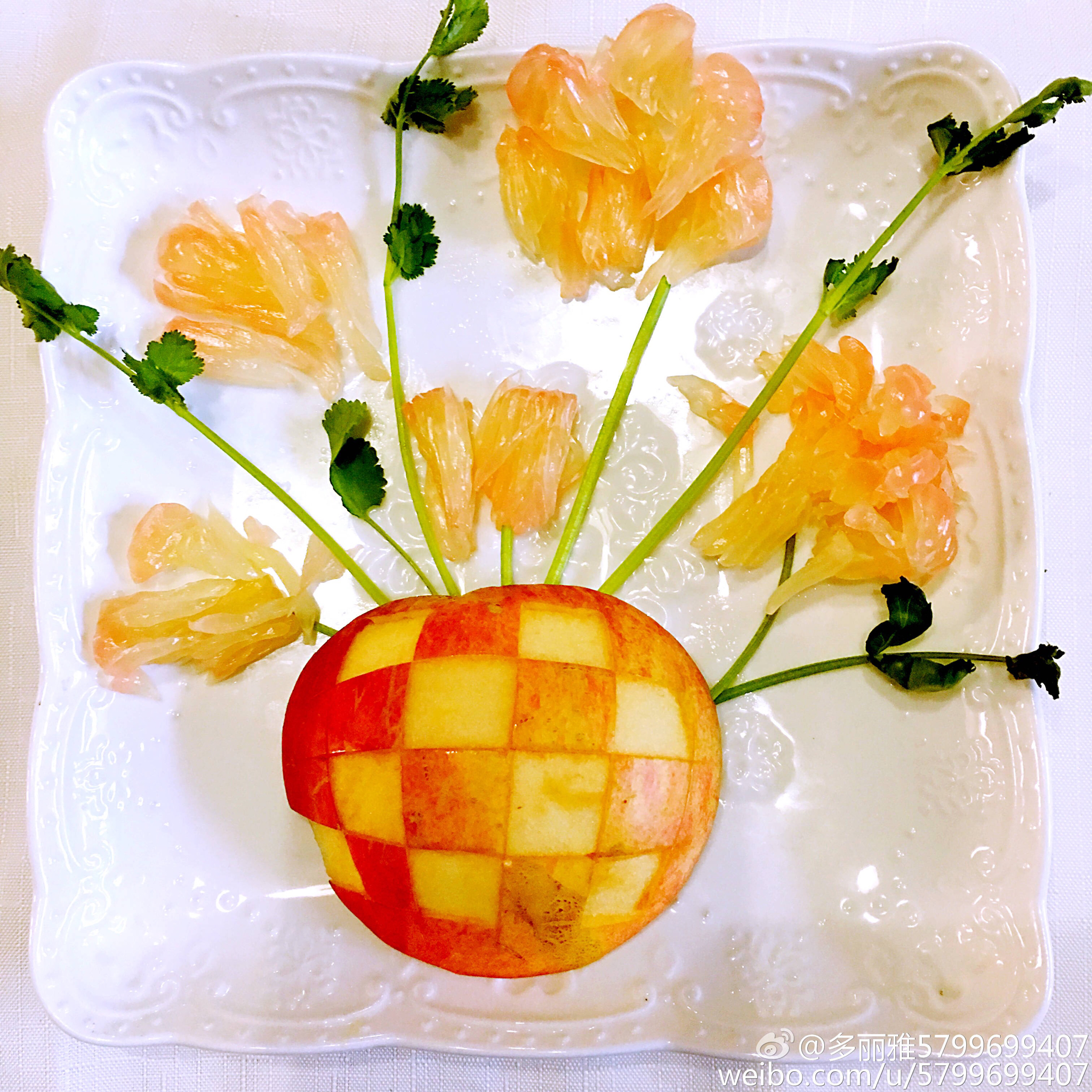 多丽雅做的柚子果盘造型.