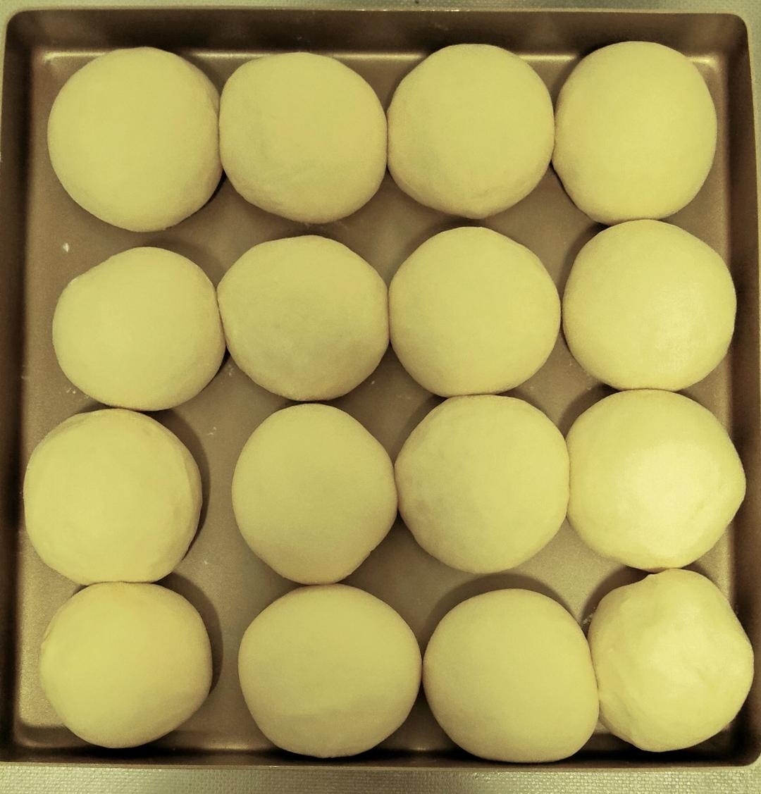 一次发酵同样松软的椰蓉小面包