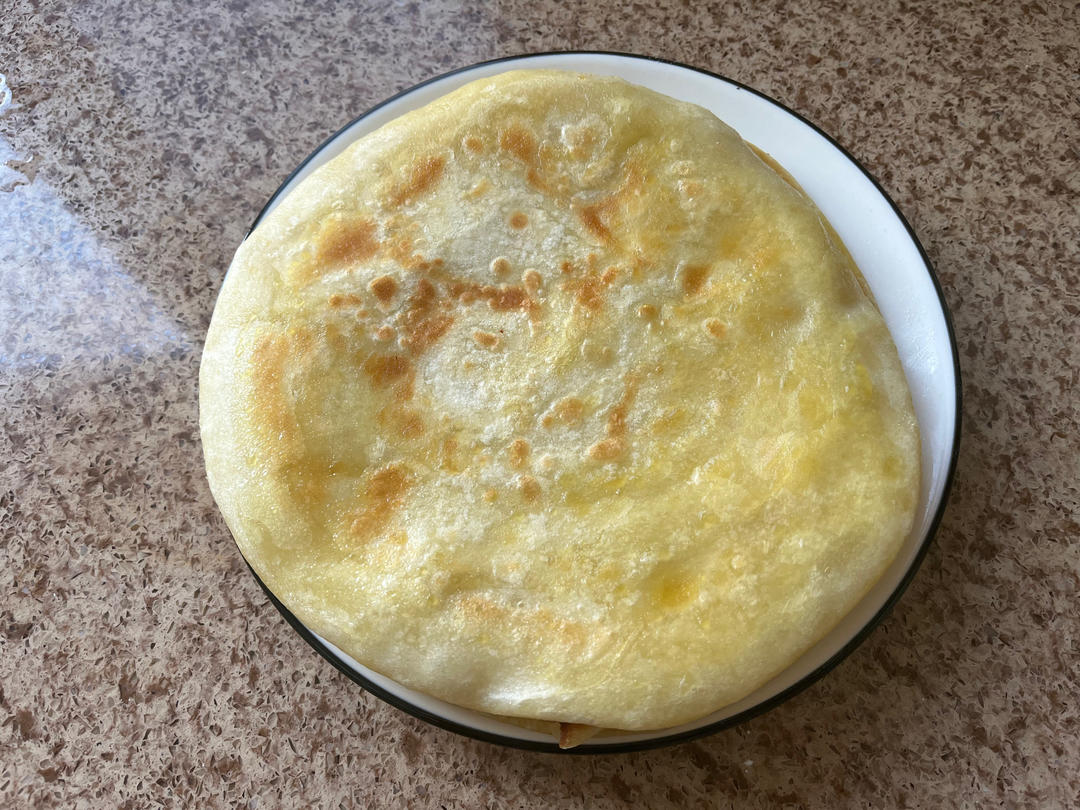烙饼不硬的小窍门 掌握了你也能看出柔软多层凉了不硬的小油饼