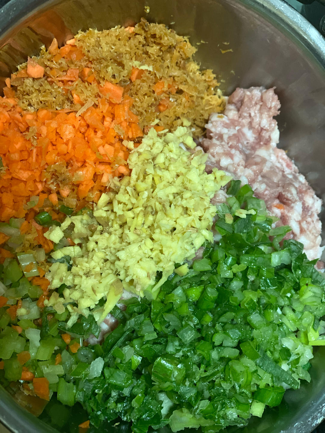 芹菜胡萝卜猪肉水饺