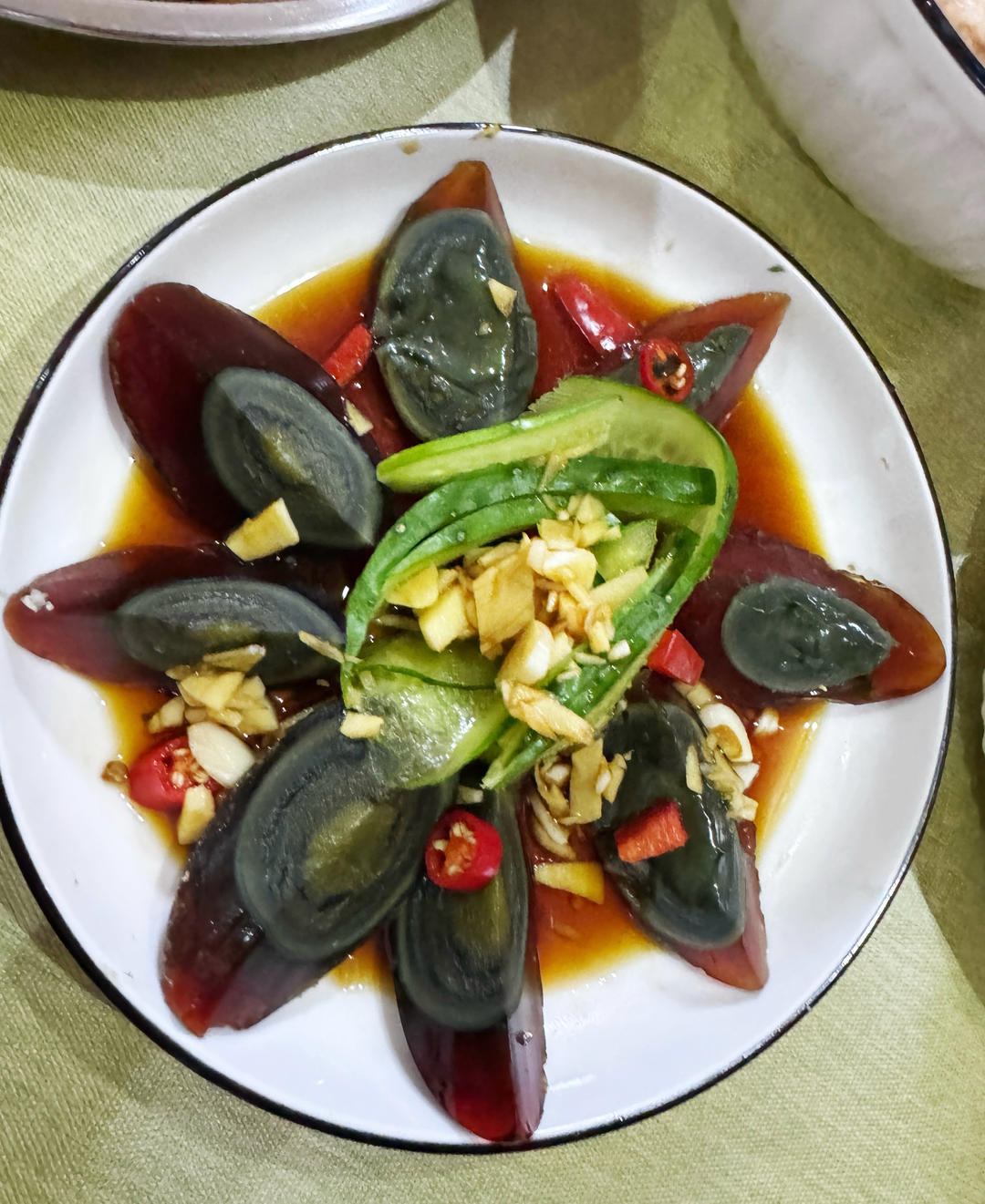 三分钟快手开运年菜黄瓜拌皮蛋