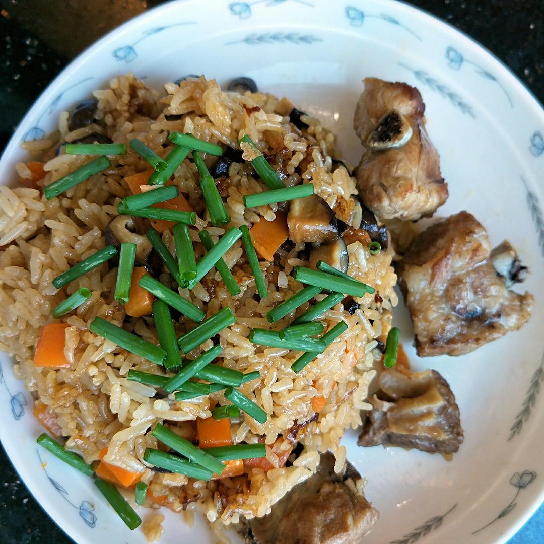 喷香排骨焖饭（爆好吃）