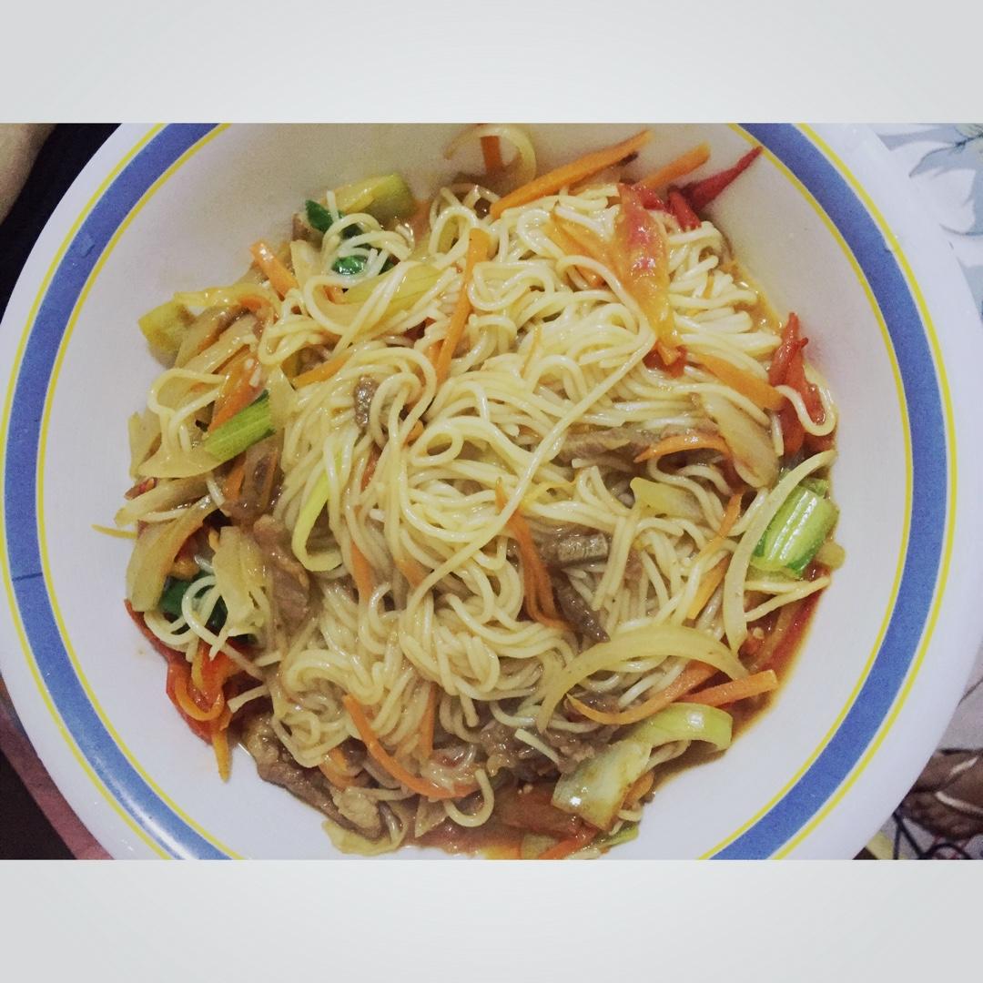 西红柿洋葱炒面