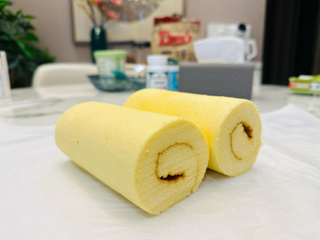 超详细的瑞士卷奶油蛋糕卷原味蛋糕卷的制作方法 饱满不掉皮不开裂（附模具换算方法）
