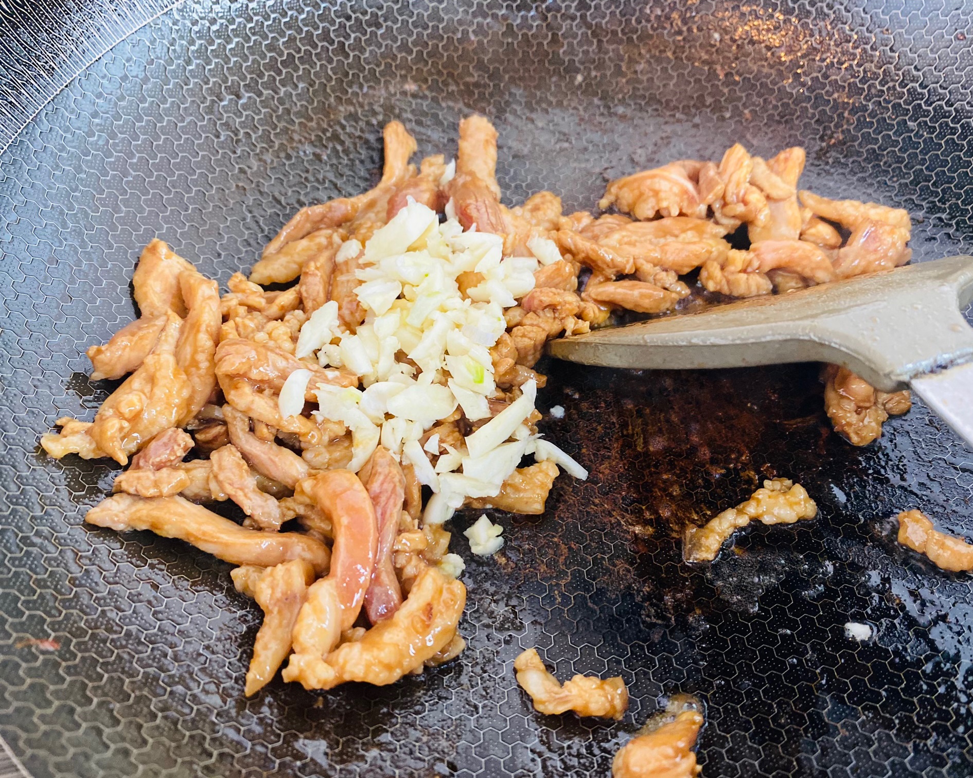 ‼️超下饭🉐芹菜香菇炒肉丝的做法 步骤7