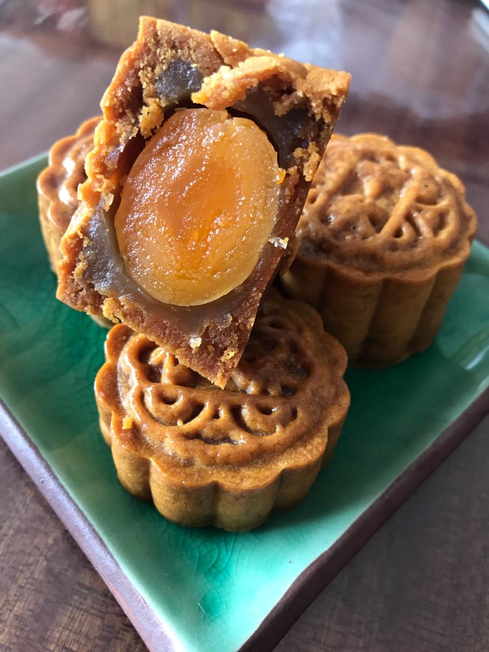 广式月饼——蛋黄莲蓉月饼