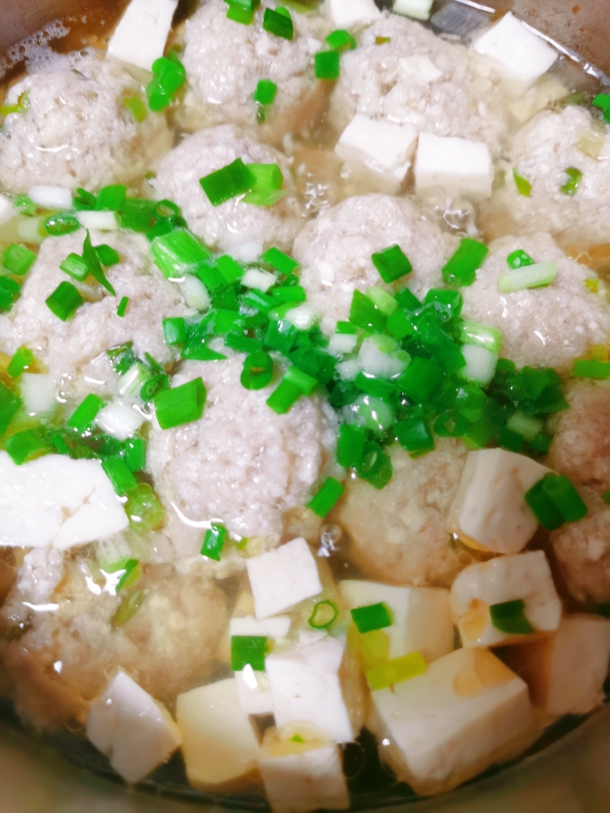 夏日清淡营养的豆腐肉丸汤