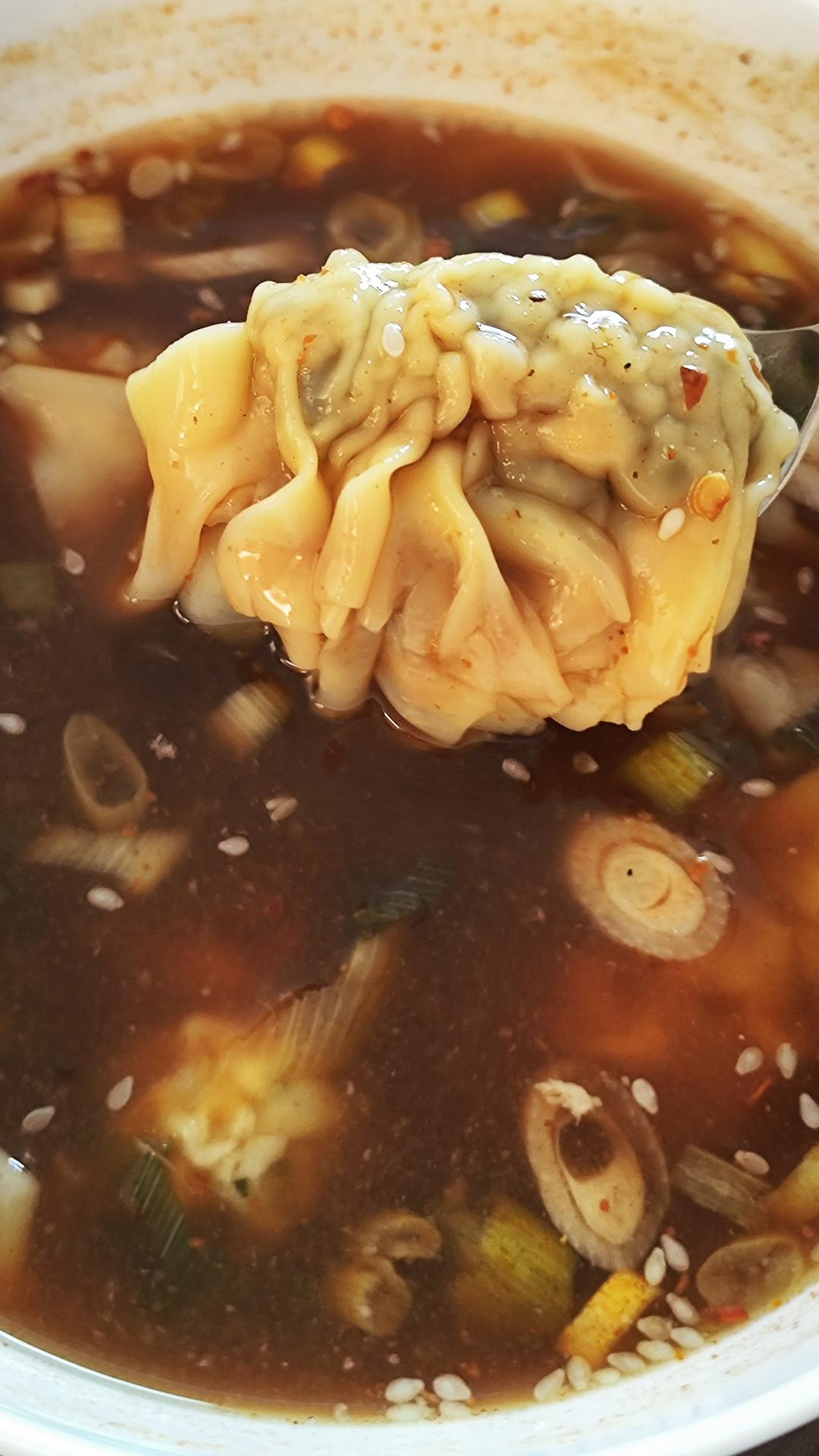 酸辣过瘾！好吃到连汤汁都不剩～酸汤馄饨
