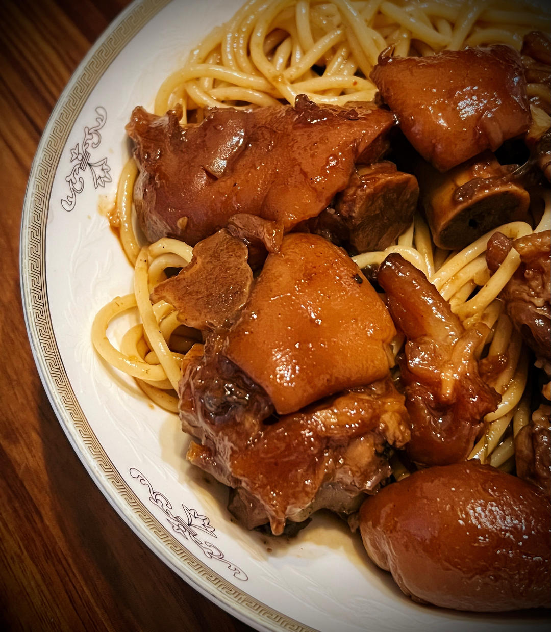 狂飙的【猪脚面】与你共享！