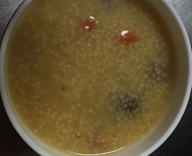 小米桂圆红枣枸杞粥的做法