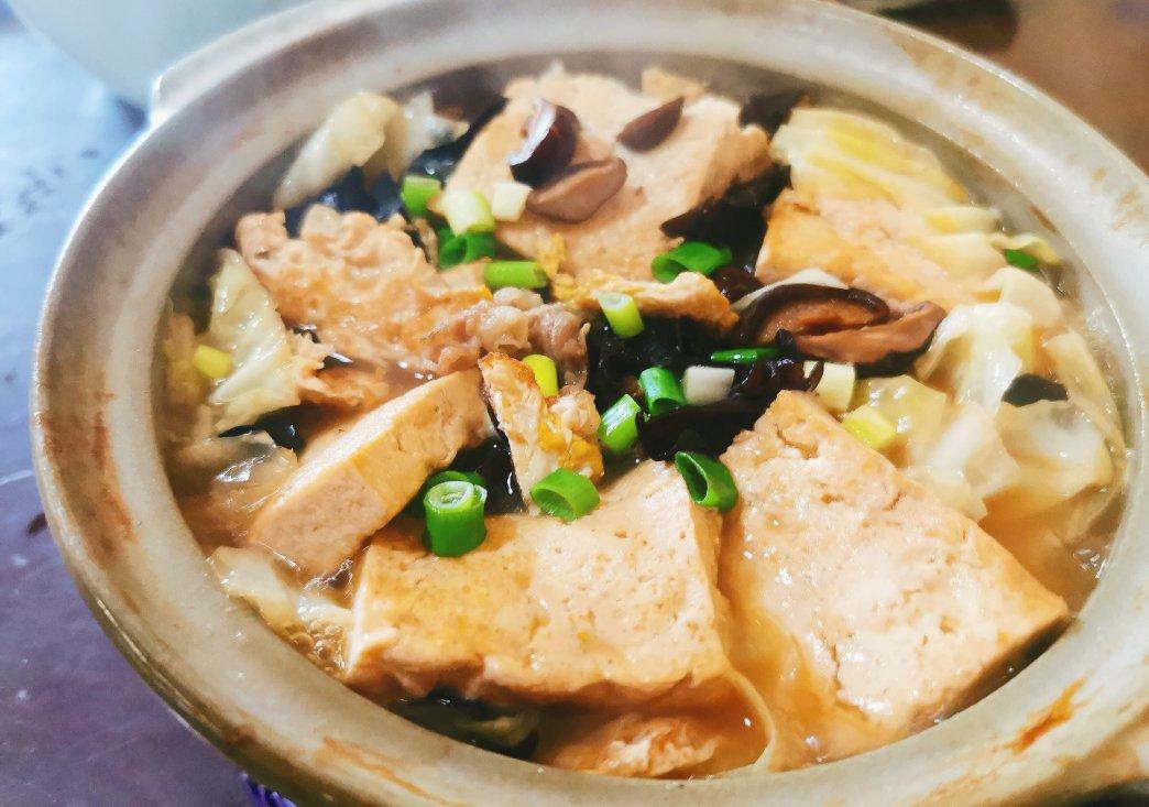 鲜菇豆腐煲