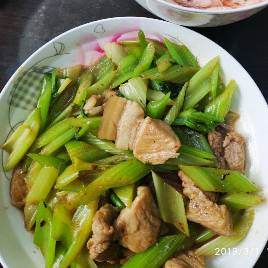 芹菜炒五花肉
