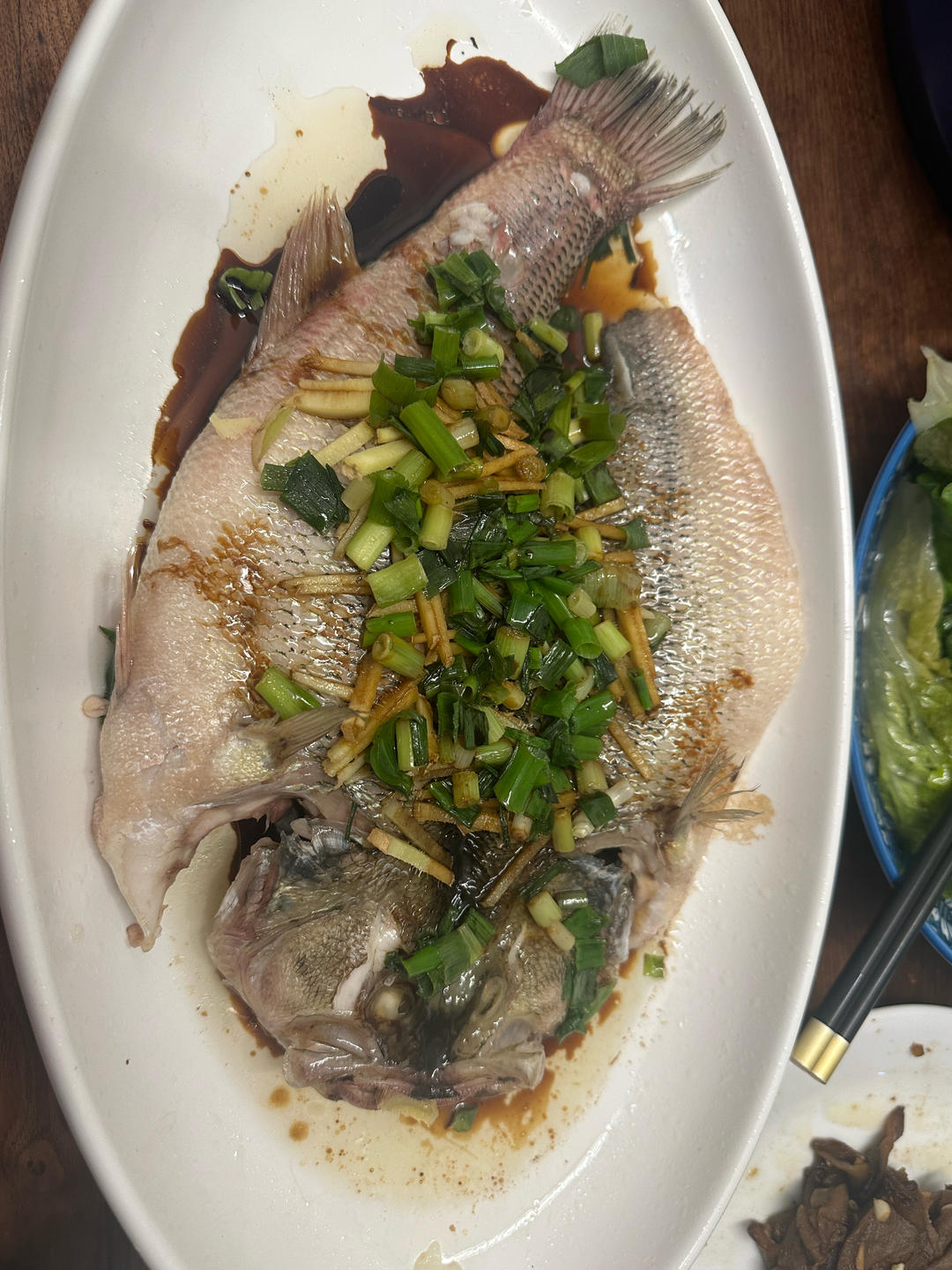 厨师长教你：“清蒸鲈鱼”，鲜嫩美味，内附蒸鱼酱油专业调制方法