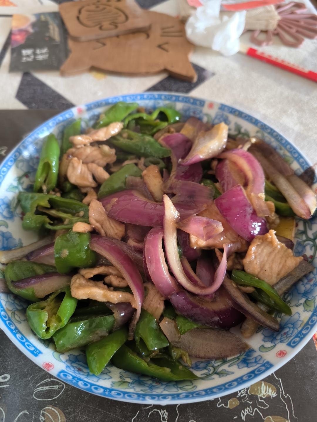 老少皆宜的一道“青椒洋葱爆炒牛肉”