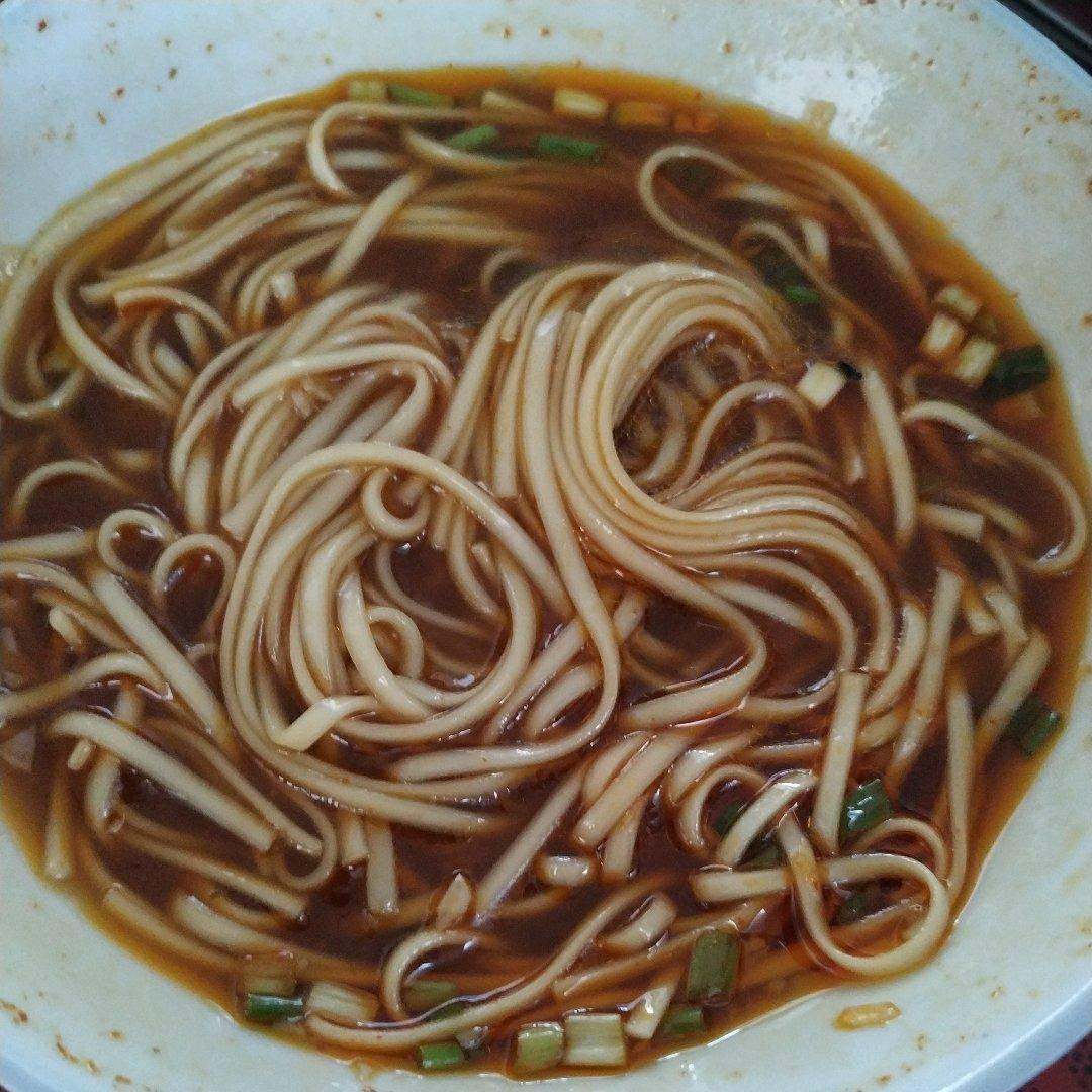 绵绵吃啊：开胃酸汤面