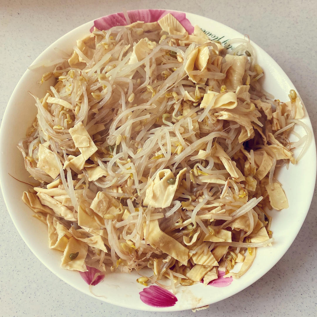 豆腐皮炒绿豆芽