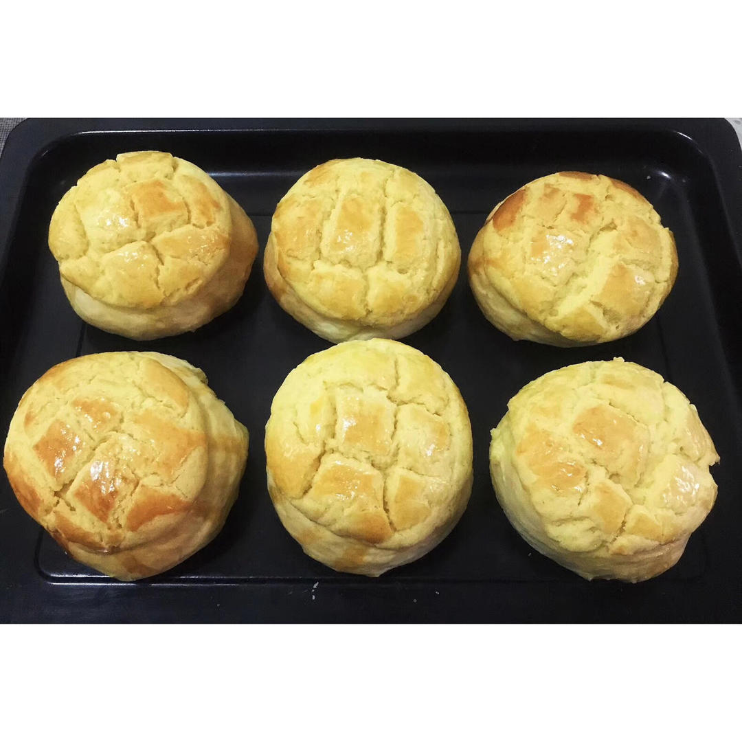 好吃到炸裂的港式菠萝包（附带制作酥皮的小视频）