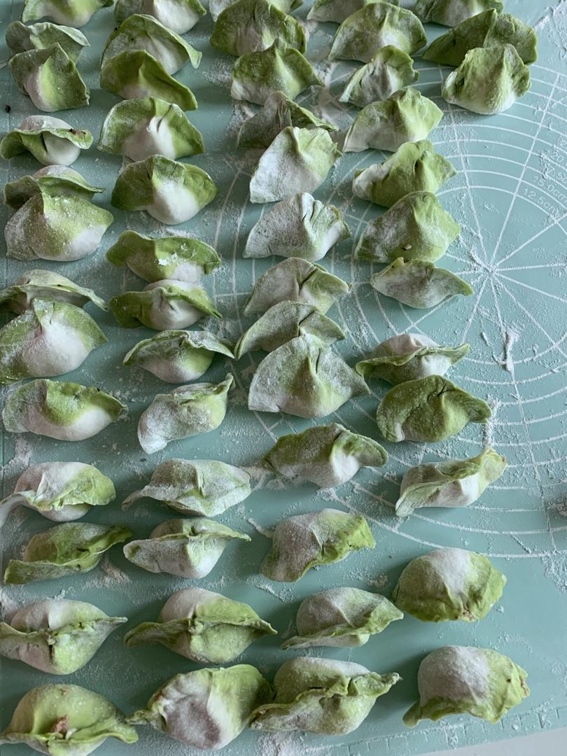 翡翠白玉白菜饺子详细版（附翡翠白玉白菜饺子包法，翡翠白玉饺子皮两种制法，面包机和面，翡翠白玉烧卖，各种馅料搭配）