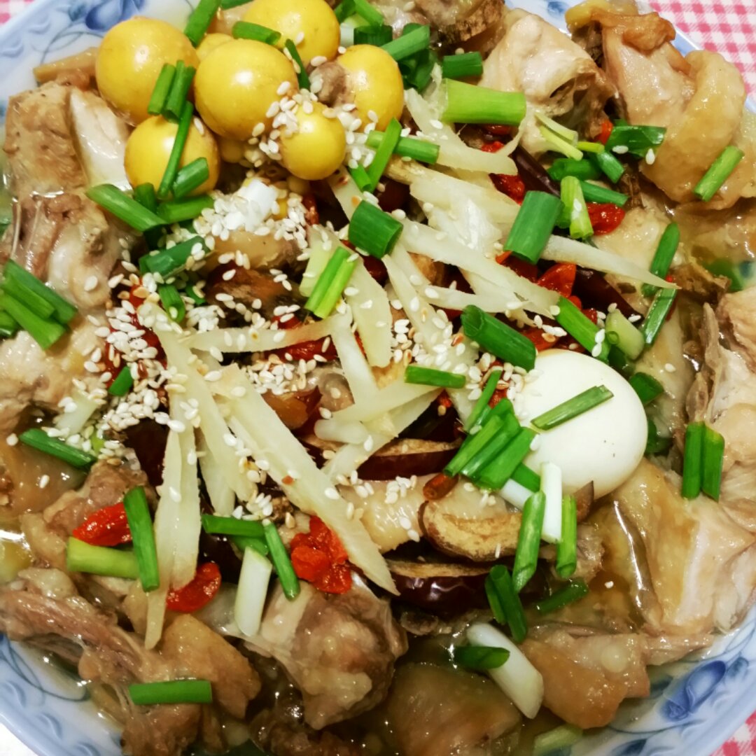 红枣杞子蒸滑鸡