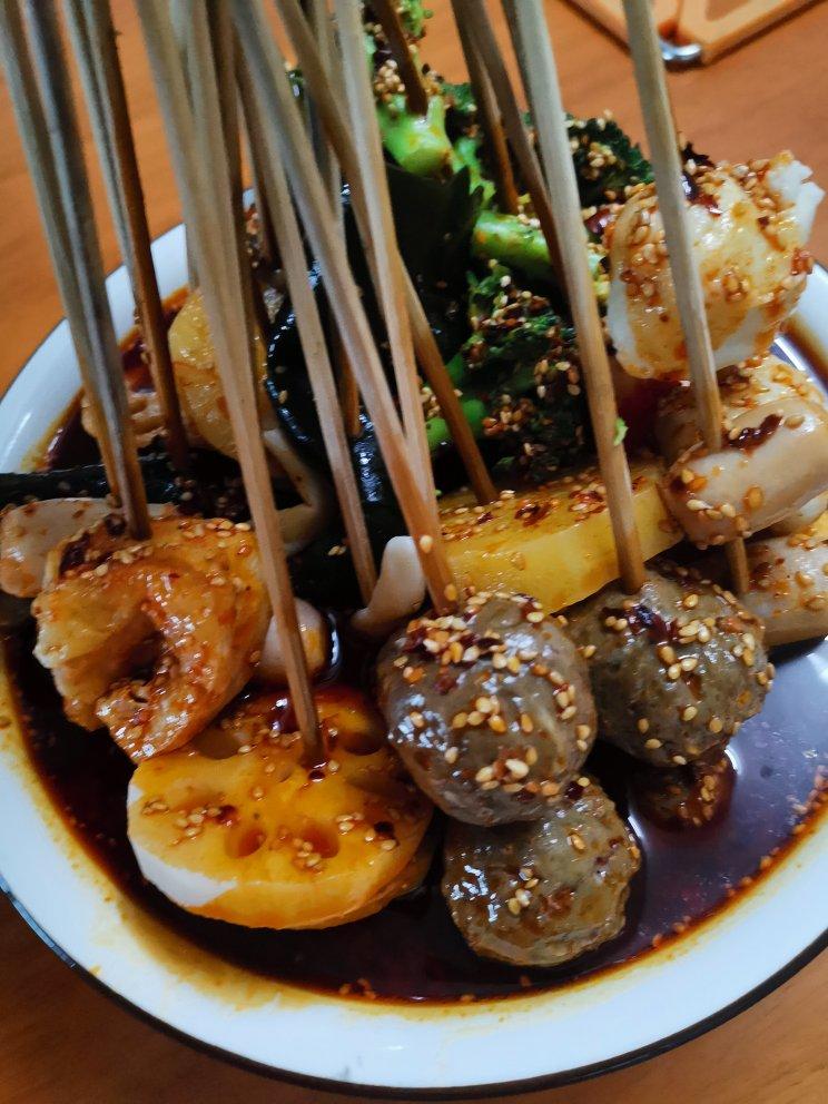 冷锅串串-一串一串把它撸下来，超有成就感！