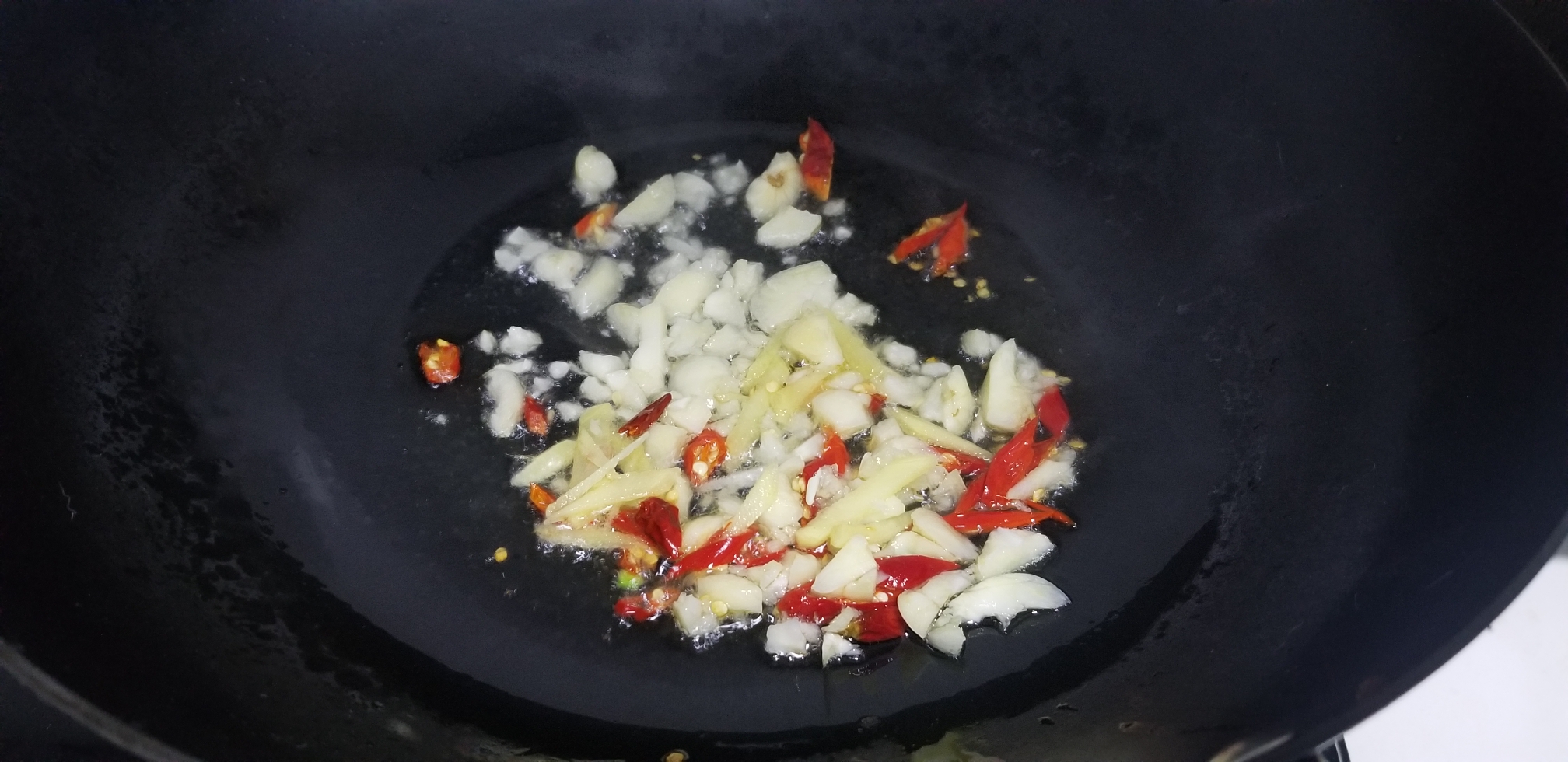 《昨日的美食家》蛤蜊炒西蓝花的做法 步骤1
