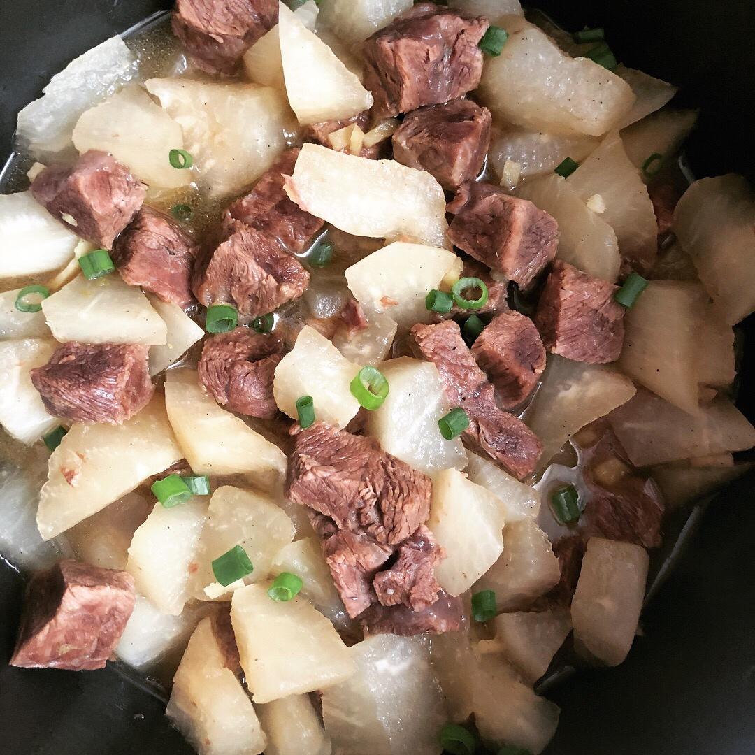 鱼尾-做的牛肉炖萝卜