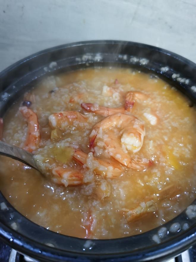 虾头油瑶柱鲜虾砂锅粥的做法