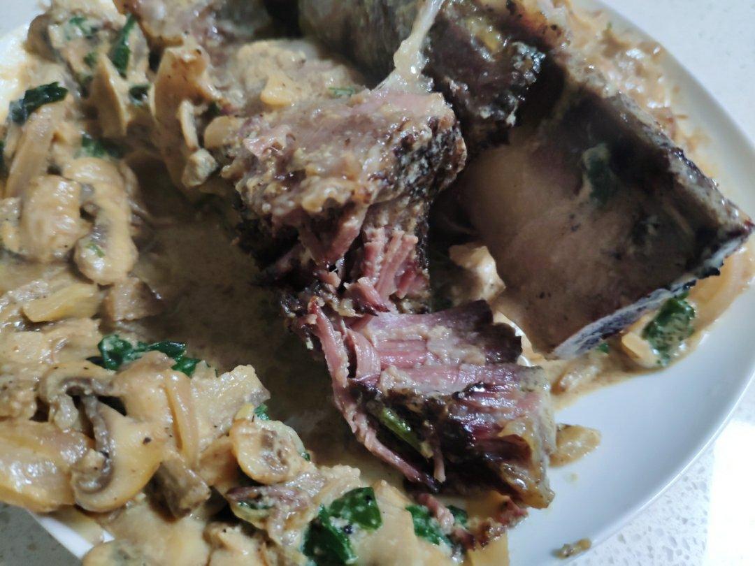 慢烤牛小排配黛安汁 Slow Grilled Beef Short Rib Steak with Sauce Diane