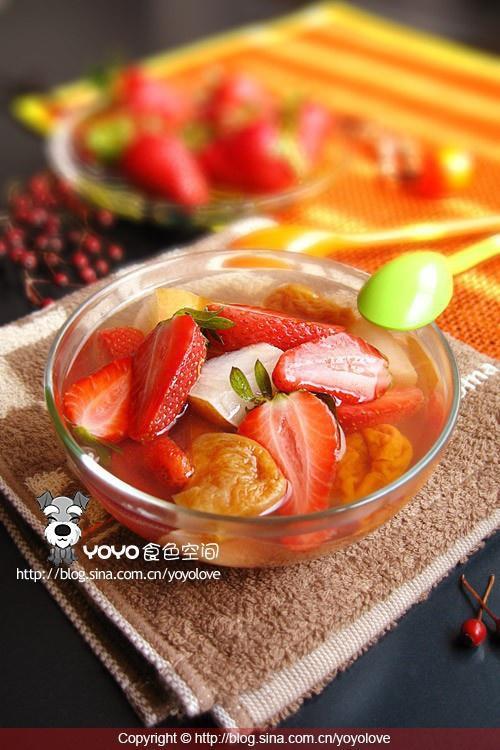 草莓梨子汤的做法