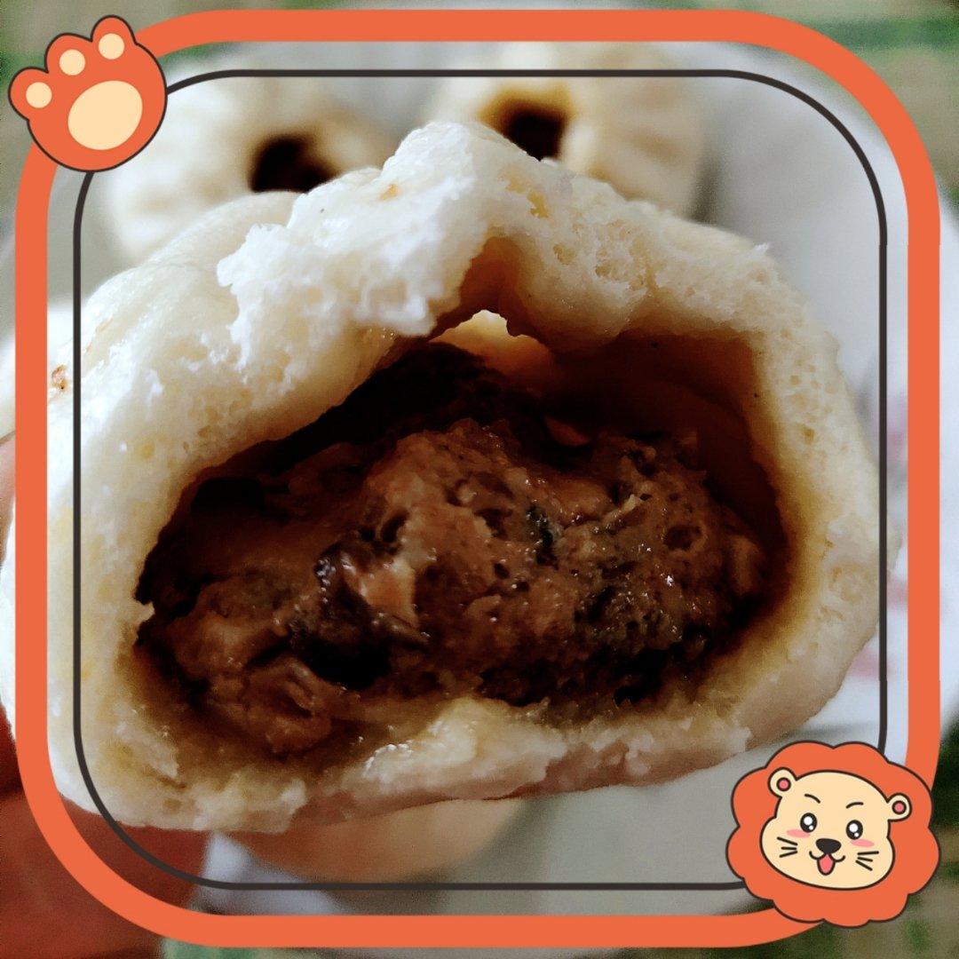 松软多汁的肉包子