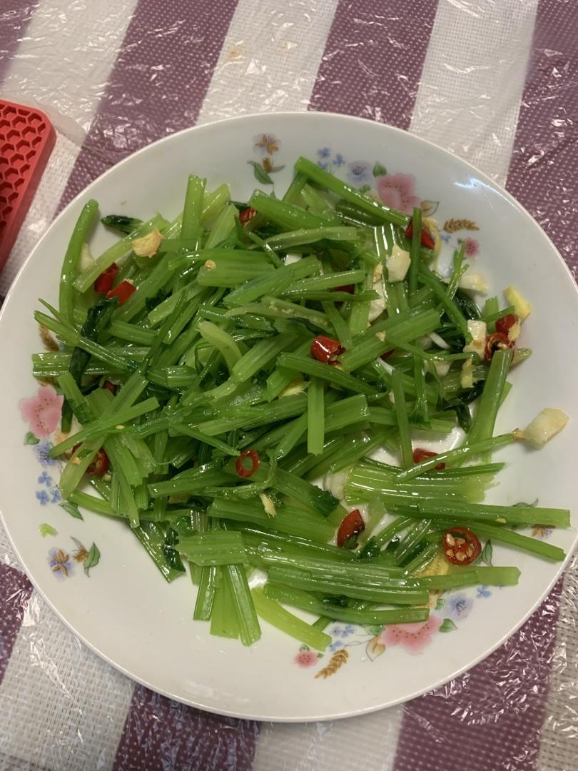 芹菜这样做有毒，吃一次爱一次