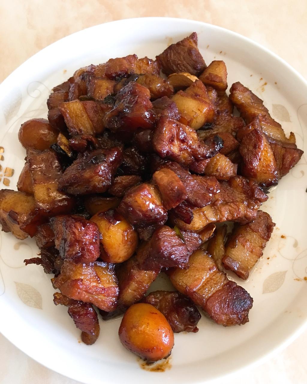 加了鹌鹑蛋后，这盘红烧肉，美味的逆天啦——鹌鹑蛋烧肉（孔瑶食谱）