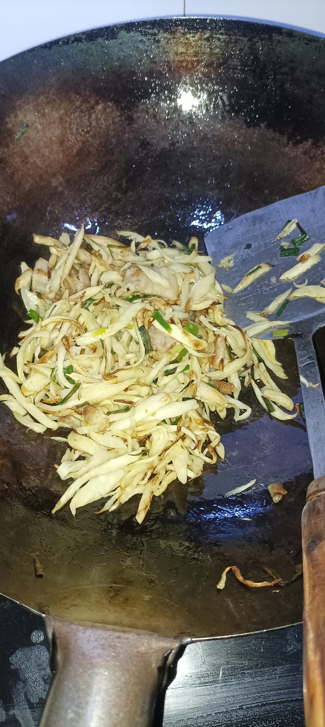 茭白这样做百吃不厌，茭白炒肉