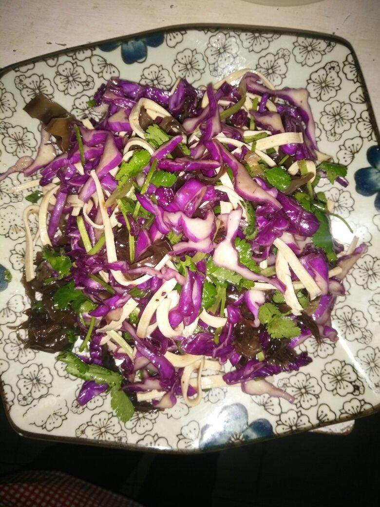 紫甘蓝拌黑木耳