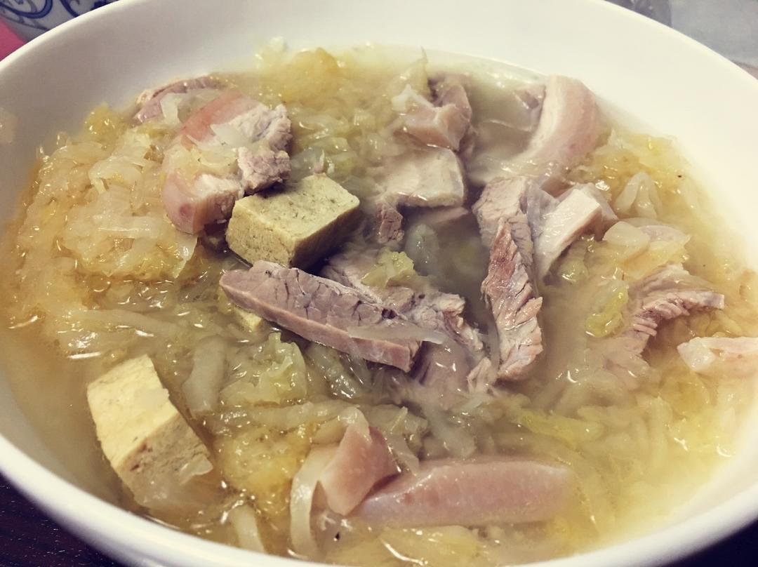 酸菜汆白肉