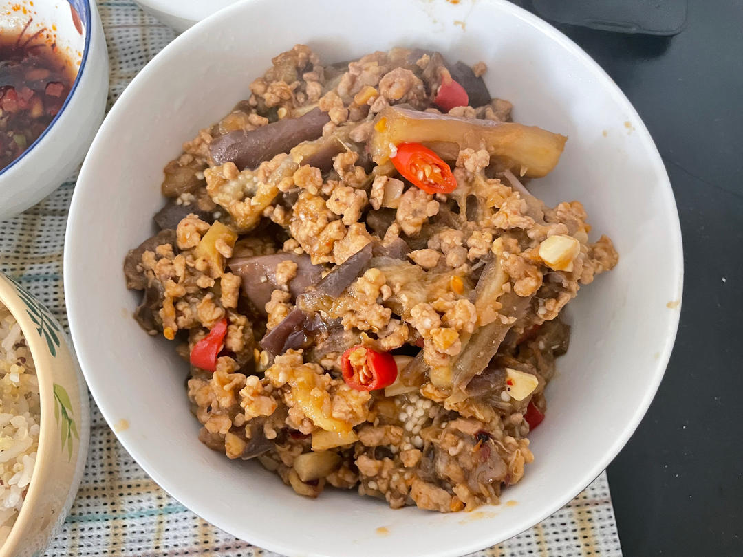 新手也能十分钟做完全家舔盘子的肉末茄子