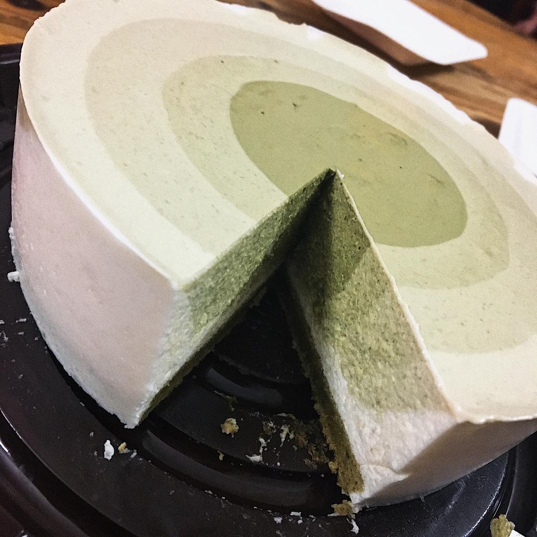 渐变抹茶慕斯蛋糕：我Amanda带着既美又作的抹茶甜点又来了！【曼食慢语】