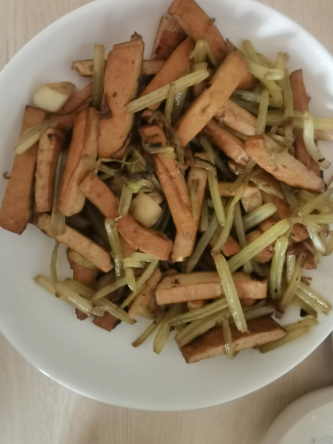芹菜炒香干