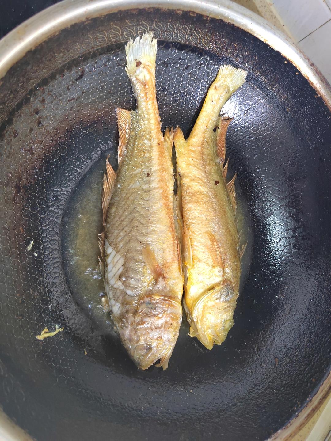 红烧黄鱼—鱼皮不破的小窍门