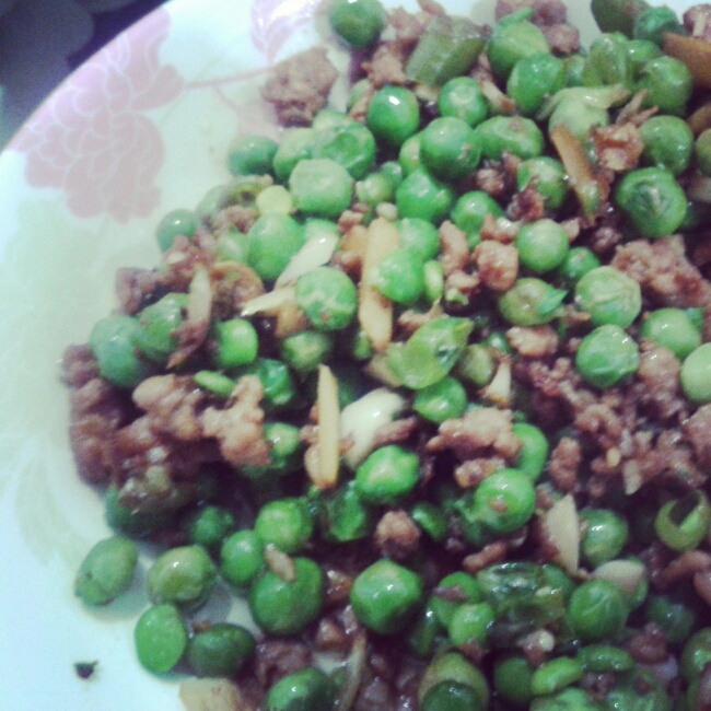 青豌豆炒肉丁