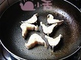 黄豆酱焖鱼块的做法 步骤3