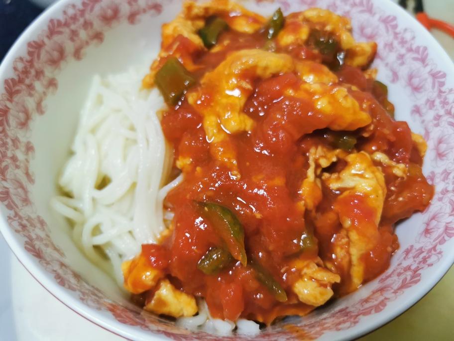 百吃不厌的西红柿鸡蛋拌面的做法